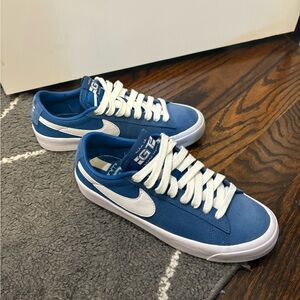 Nike SB Zoom Blazers Blue and White Sneakers 7.5 W / 6 Y